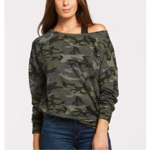 Sundry Off the Shoulder Sweatshirt Long Sleeved Camo Size 1 (US size Small)